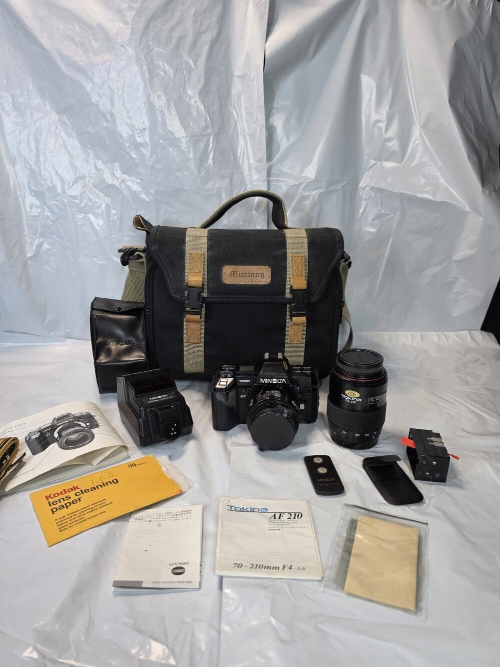 Minolta 7000 AF 35mm Camera with 50mm Lense 70-210. Works Perfectly Has Case